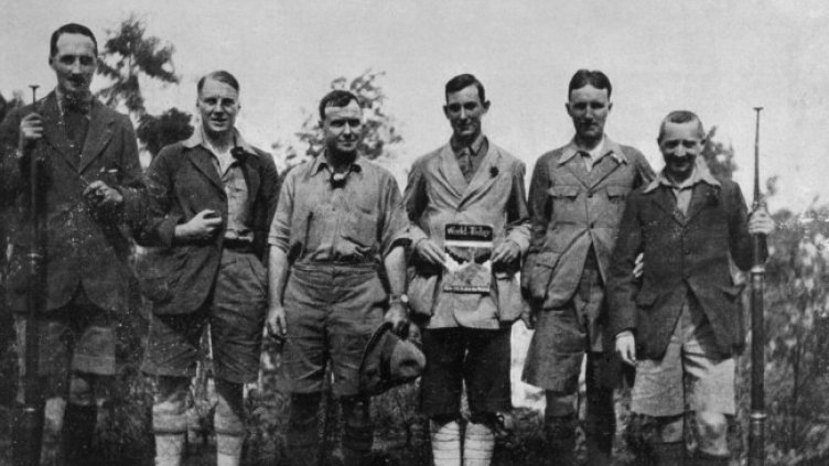 Ървин (вторият отляво) и Малъри (третият отдясно)Ървин (вторият отляво) и Малъри (третият отдясно) Андрю Ървин (вторият отляво) и Джордж Малъри (третият отдясно)Снимка: IMAGO/Gemini Collection