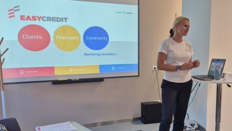 Студенти от икономически специалности се включиха в бизнес класовете на &ldquo;Изи Кредит&rdquo;