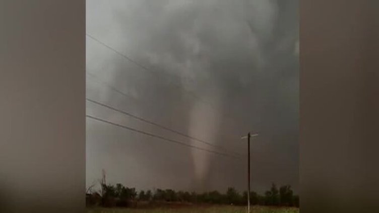 Голямо торнадо премина през Оклахома ВИДЕО