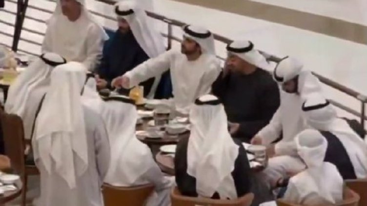 Престолонаследникът на Дубай пи кафенце в мол, докато дронове летят към страната му ВИДЕО