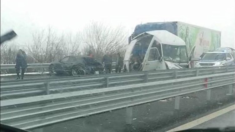 Затвориха АМ "Тракия" край Чирпан заради тежка катастрофа 