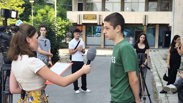 Младите срещат медиите: Как стажът в Bulgaria ON AIR и Bloomberg TV промени гледните точки на 11 гимназисти