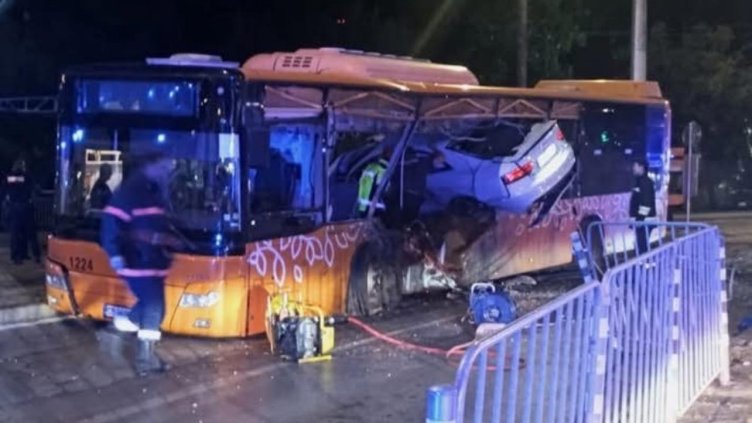 Експертизата показа: Колата, която се вряза в автобус, е била изправна