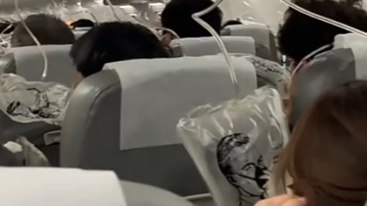 Boeing 737 получи повреда във въздуха, спусна се с повече от 7 хил. метра за 10 мин