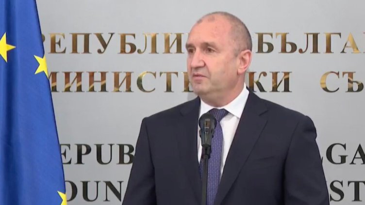 Радев към учениците по природни науки: Бъдете всеотдайни и устремени