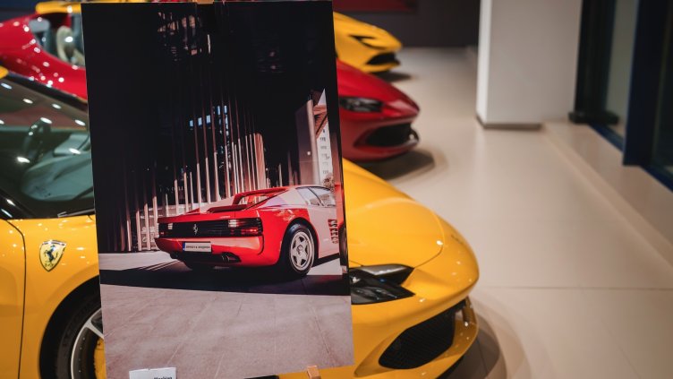 Auto Italia откри благотворителна фотоизложба Deus Ex Machina с емблематични модели Ferrari и Maserati