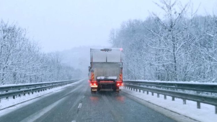 Затвориха АМ "Тракия" и в двете посоки между Бургас и Карнобат