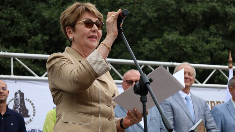 Русия ни обяви за враг, но русофилите и Митрофанова се събраха и си попяха