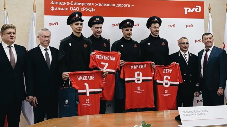 С железничарска фуражка Мони Николов официално стана част от "Локомотив" (Новосибирск) 