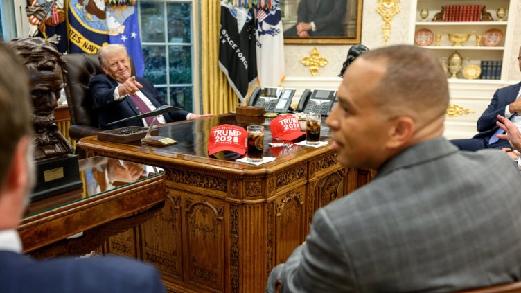 Donald J. Trump, Truth social