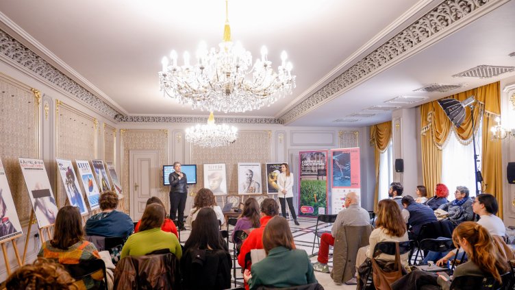 Театралният плакат – картина, която разказва история още преди завесата да се вдигне