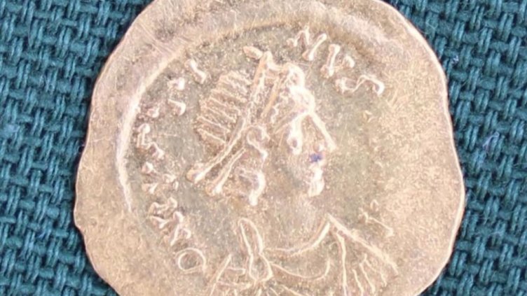 Откриха златна монета от VI век на крепостта „Хоталич“ край Севлиево 