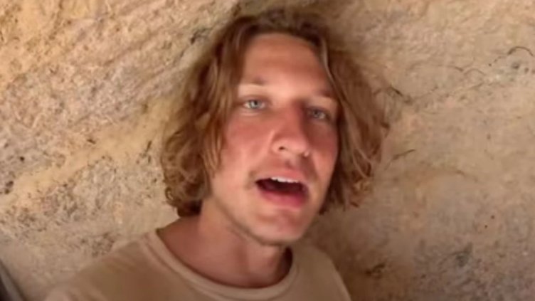 Арестуваха инфлуенсър, оставил кенче Кока-кола на едно от най-отдалечените племена в света 