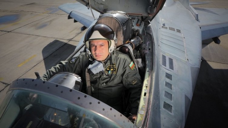 Съдът отсече: ВВС да изплати 110 хил. лева на сина на загиналия пилот Валентин Терзиев