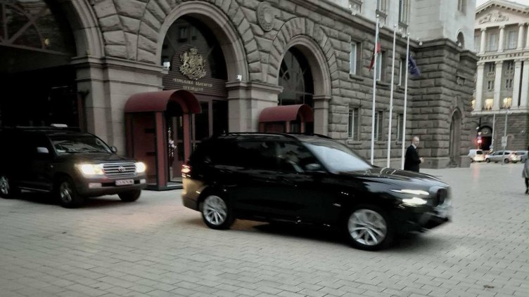 Снимки: Facebook