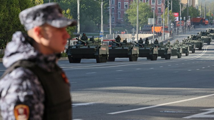 Десет бивши руски затворници избягаха от военен полигон, преди да бъдат пратени на фронта