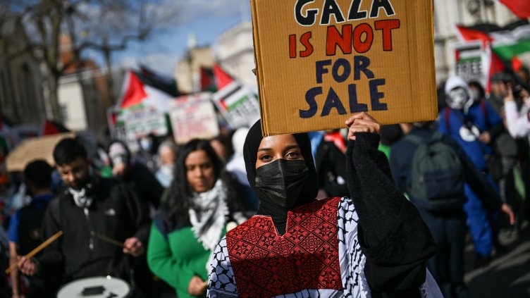 Израел удари болница в Газа, евакуират пациенти