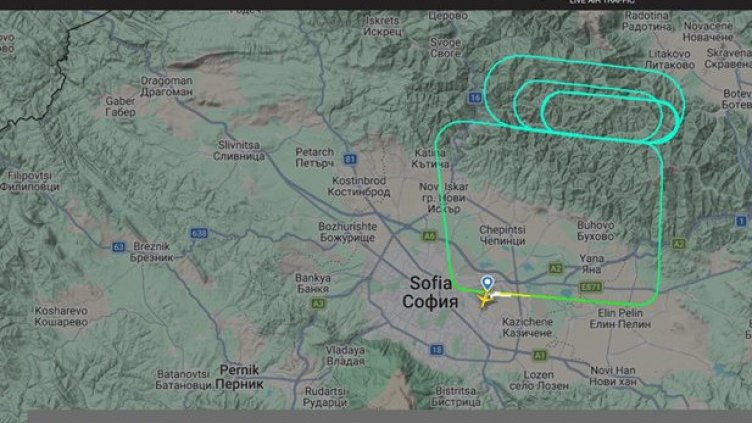 Самолет кръжа над София близо час 