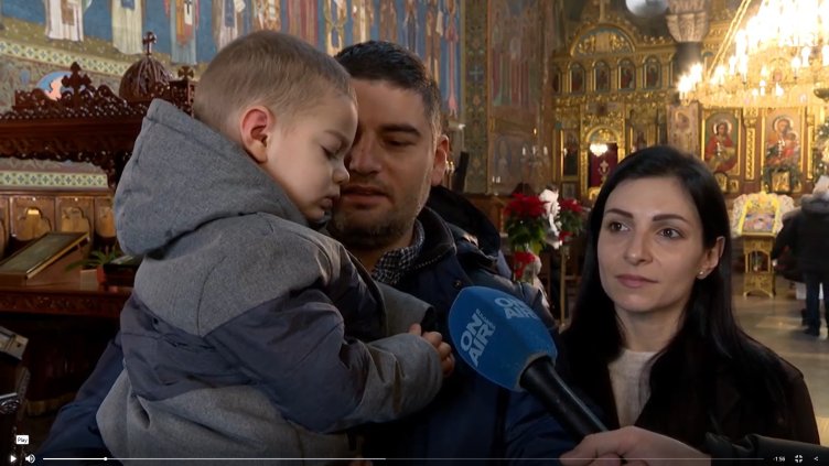 Семейство учи сина си на християнски ценности: Матей да расте с вяра в Бога