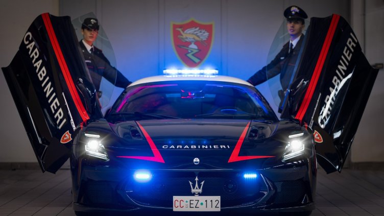 Maserati MCPURA и Alfa Romeo Giulia Quadrifoglio с нова ливрея: Нови автомобили за спешен транспорт на органи и кръв за италианските карабинери