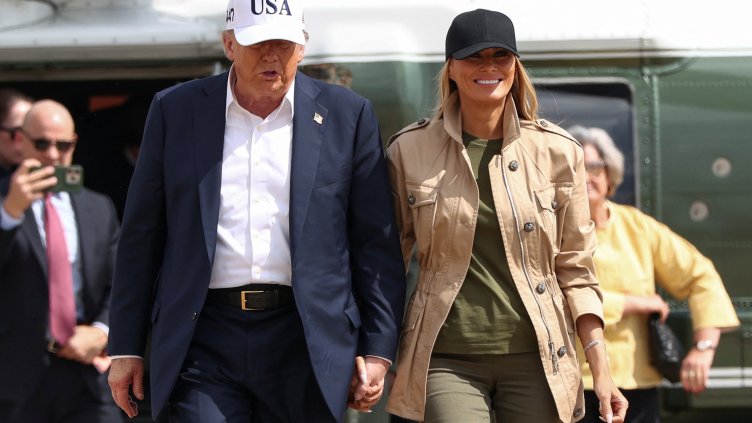 Мелания търси доброволци, които да помагат за декорациите в Белия дом 