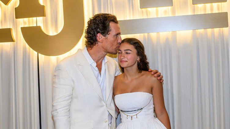 Матю Макконъхи доведе красивото си семейство на червения килим