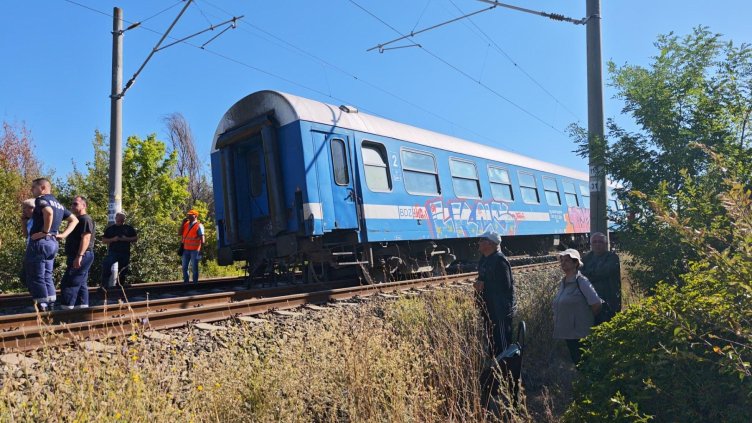 Пътниците от дерайлиралия влак край Калитиново се извозват с автобуси