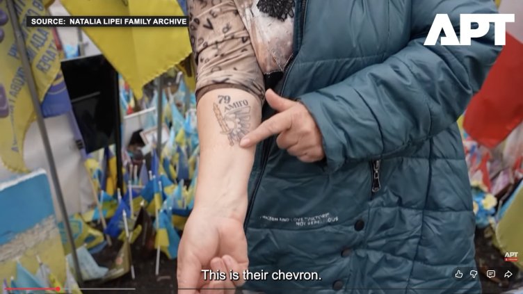 Ранените украински войници си правят татуировки като форма на терапия ВИДЕО