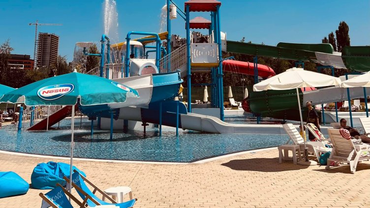 Аквапарк "Възраждане"