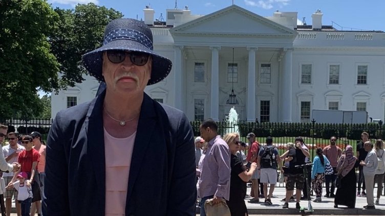 Неонацистът Либих, който си смени пола, за да отиде в женски затвор, избяга в Русия