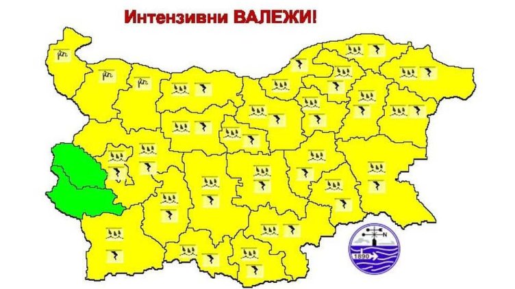 Жълт код за валежи, бури и градушки за 23 области в страната