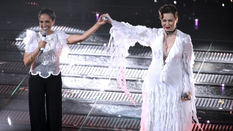 Мира Ауад (дясно) и Ноа на сцената. Снимка: БГНЕС