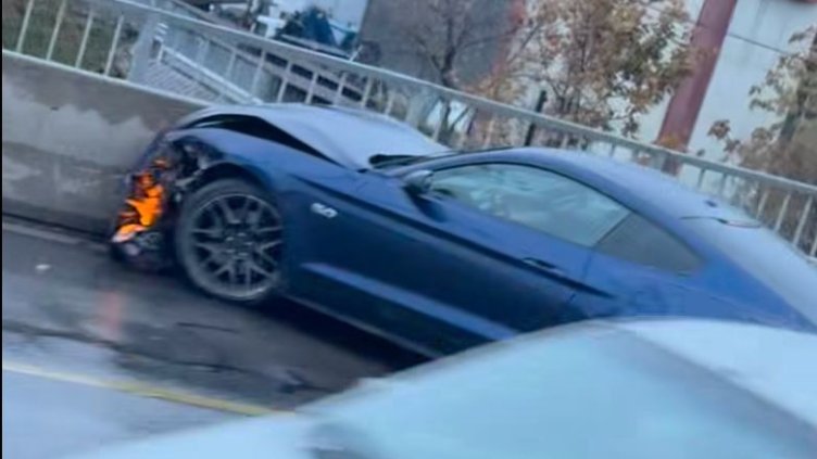 "Мустанг" се размаза в бетона на Цариградско шосе край 4-и километър ВИДЕО