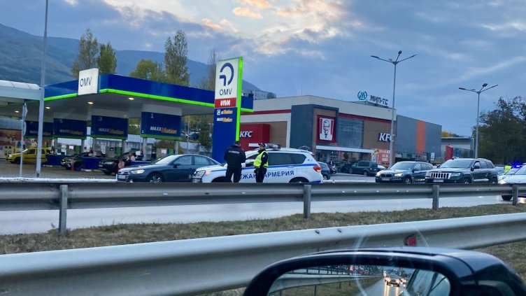 Огромно задръстване на Околовръстно шосе, катастрофирала е полицейска кола