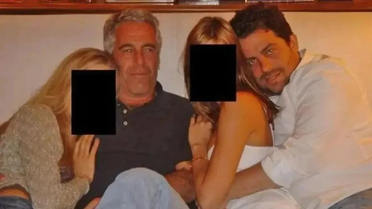 И режисьорът на филма за Мелания на снимки с Епстийн