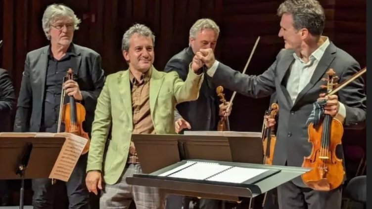 Светлин Русев (вдясно) дебютира със страдивариуса преди 3 месеца в Белгия. Снимка - Организаторите