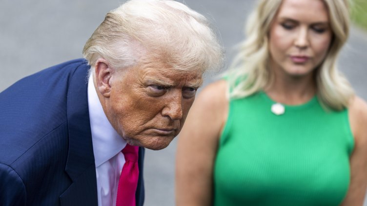 Тръмп задряма по време на събитие в Питсбърг ВИДЕО