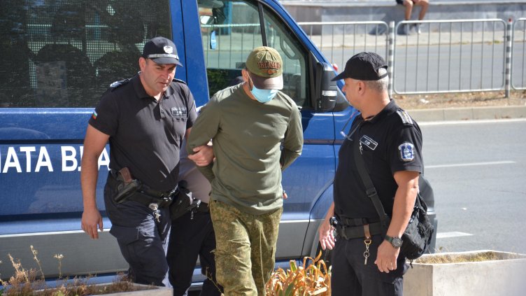 Оставиха в ареста прокурорския син, хванат с 50 кг марихуана