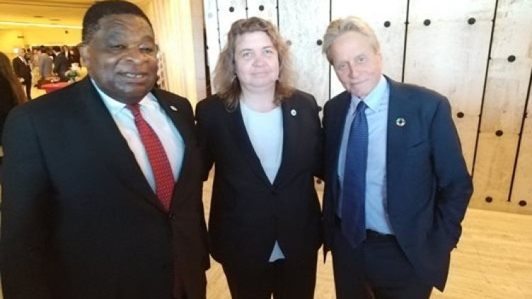 Киселова с Майкъл Дъглас, който е посланик на ООН за мир, и с генералния секретар на Международния парламентарен съюз Мартен Чунгонг. Снимка Екип на Киселова