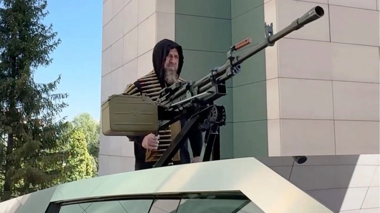 От САЩ до улиците на Грозни: Как Кадиров се сдоби с Tesla Cybertruck въпреки санкциите?