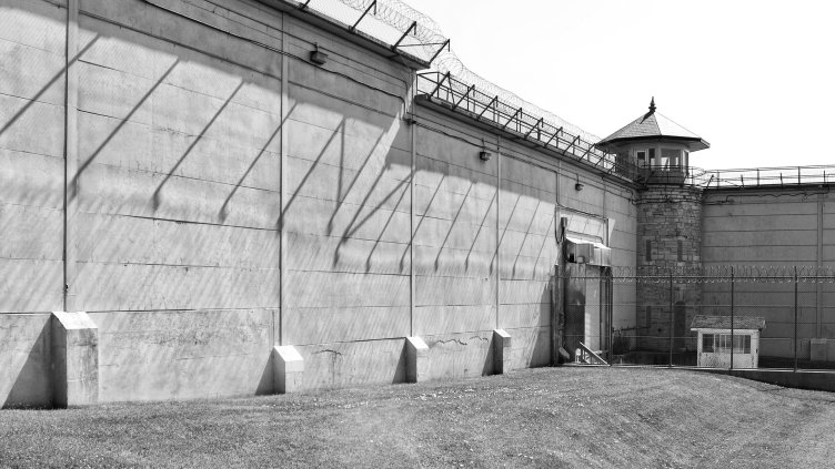  Доживотен затвор за 32-годишен, убил приятелката си в Шумен