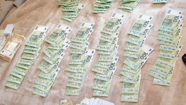 Нов удар по купуването на гласове: Хванаха 200 евро в пликове във Варна