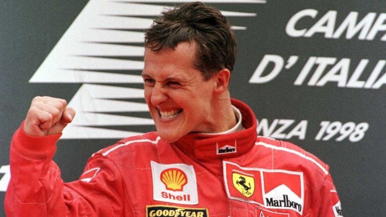 Става ли чудо? Шумахер подписал каска за благотворителен търг