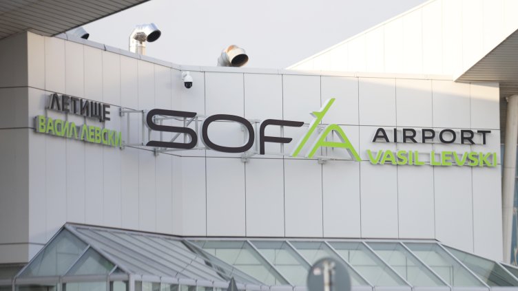 Летище "Васил Левски" въвежда дезинфекция на обувките на пътниците