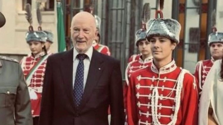 Внукът на Цар Симеон II,  княз Симеон-Хасан, стана гвардеец 