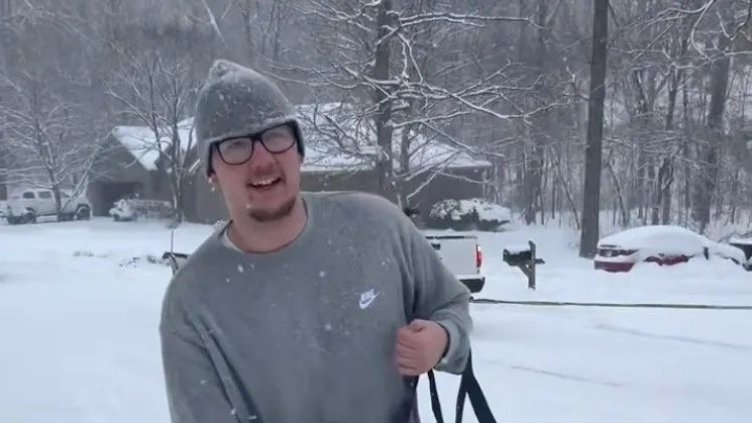 Разносвач на пица получи получи 2 долара бакшиш, но непознати събраха над 25 хил.