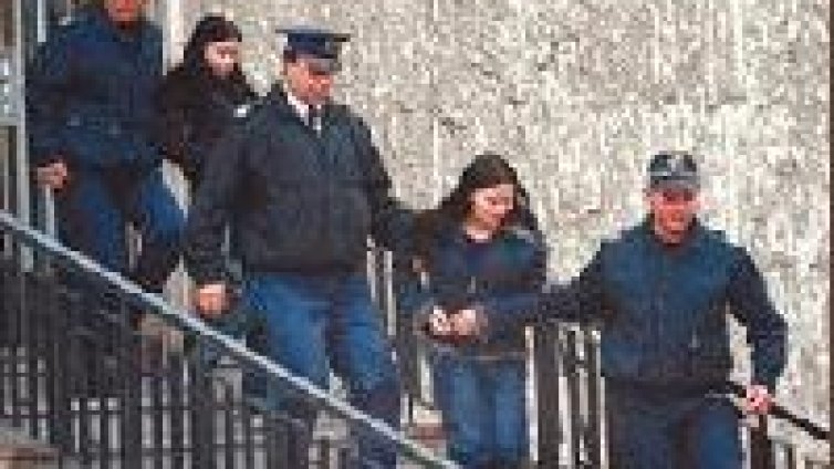 Девет и осем години затвор за двете непълнолетни убийци от Пловдив