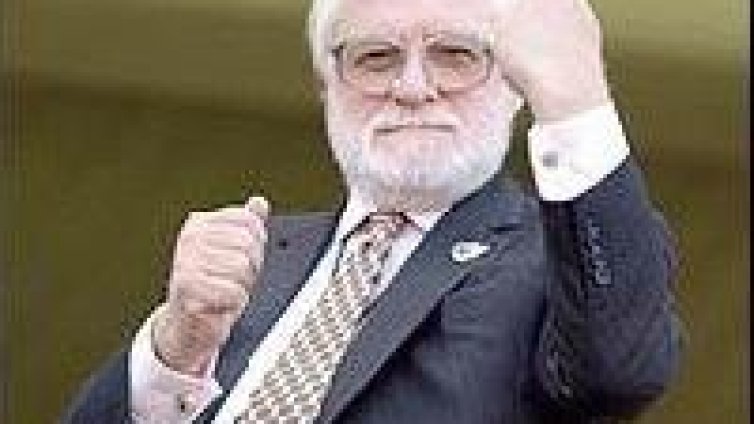 Кен Бейтс придоби 50% от Лийдс за 10 млн. лири