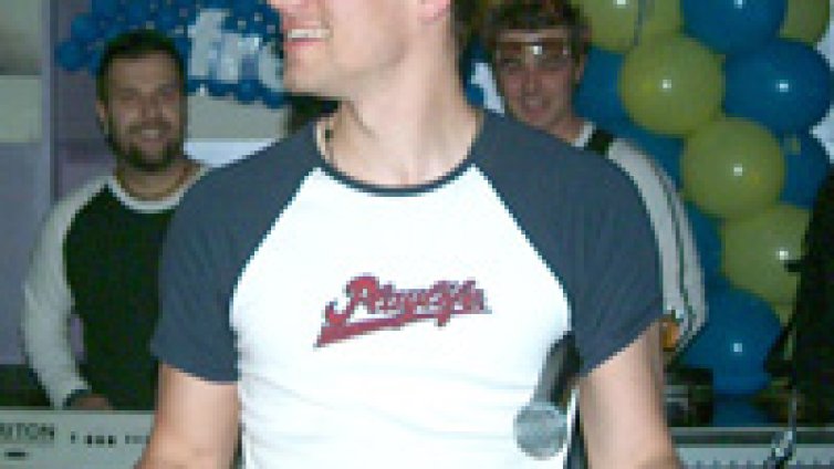 С гръм и трясък Слави се прости с Евровизия