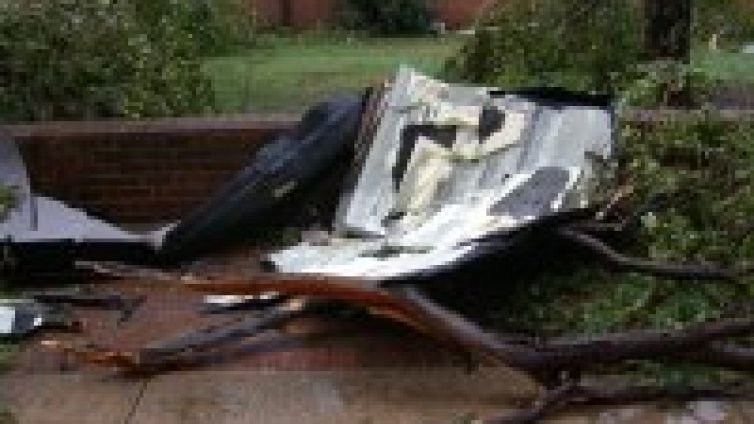 Жена бе ранена заради ураганен вятър във Велико Търново